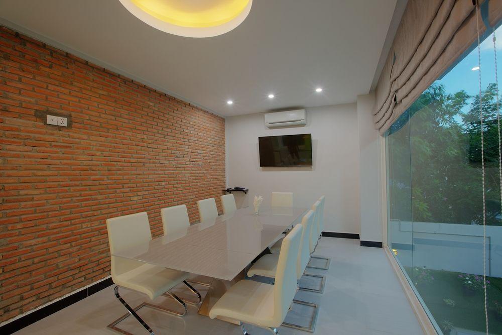 Colina Sky Hotel พนมเปญ ภายนอก รูปภาพ